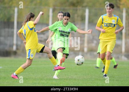 Frauenfußball: Rumänien 3. Liga Spiel zwischen Prahova CSU Ploiesti und FC Petrolul Ploiesti , Stadion Metalul Filipestii de Padure , 22.10.2023 Stockfoto