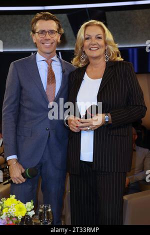 Johannes Wimmer, Bettina Tietjen, NDR Talkshow aus dem Studio des NDR in Lokstedt, Hamburg, 20.10.2023 *** Johannes Wimmer, Bettina Tietjen, NDR Talkshow aus dem NDR Studio in Lokstedt, Hamburg, 20 10 2023 Copyright: XEventpressxBecherx Credit: Imago/Alamy Live News Stockfoto