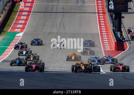 Austin, Texas - 22. Oktober 2023: Lando Norrris Fahrer des #4 McLaren F1-Autos, führt beim Start des Lenovo United States Grand Prix auf dem Circuit of the Americas an. Quelle: Nick Paruch / Alamy Live News Stockfoto