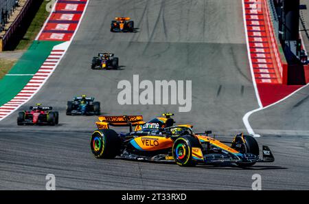 Austin, Texas - 22. Oktober 2023: Lando Norrris Fahrer des #4 McLaren F1-Autos, führt das Spiel beim Lenovo United States Grand Prix auf dem Circuit of the Americas an. Quelle: Nick Paruch / Alamy Live News Stockfoto