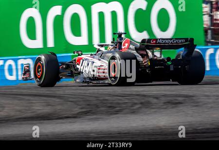 Austin, Texas - 22. Oktober 2023: Kevin Magnussen Pilot des #20 MoneyGram Haas F1-Autos, beim Lenovo Grand Prix der Vereinigten Staaten auf dem Circuit of the Americas. Quelle: Nick Paruch / Alamy Live News Stockfoto