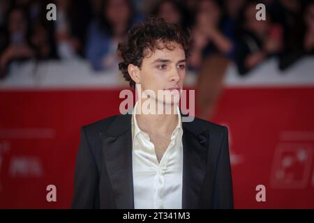 Rom, Italien. Oktober 2023. Damiano Gavino besucht den roten Teppich des Films „Nuovo Olimpo“ beim Filmfestival in Rom 2023 im Auditorium Parco della Musica. (Foto: Gennaro Leonardi/Pacific Press) Credit: Pacific Press Media Production Corp./Alamy Live News Stockfoto