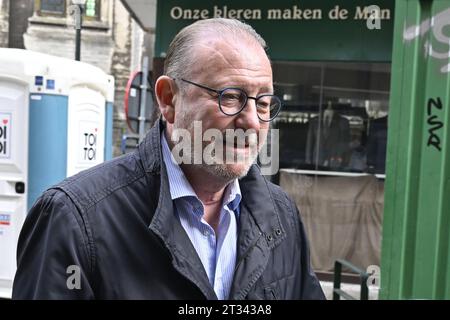 Brüssel, Belgien Oktober 2023. Der Senator der Open VLD, Rik Daems, trifft am Montag, den 23. Oktober 2023, zu einem Parteitreffen der flämischen liberalen Partei Open VLD in ihrem Hauptquartier in Brüssel ein. BELGA PHOTO ERIC LALMAND Credit: Belga News Agency/Alamy Live News Stockfoto