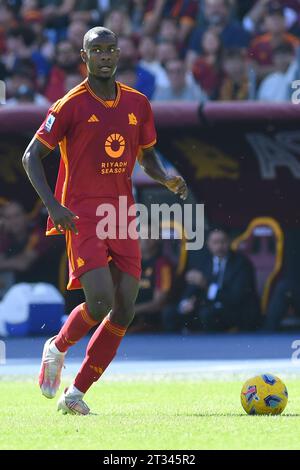 Rom, Latium. Oktober 2023. Evan Ndicka von AS Roma während des Spiels der Serie A zwischen Roma und Monza im Olympiastadion, Italien, 26. Oktober 2023. Quelle: massimo insabato/Alamy Live News Stockfoto