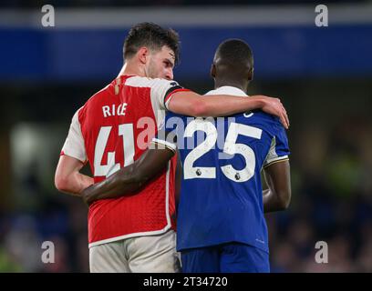 London, Großbritannien. Oktober 2023. 21. Oktober 2023 - Chelsea gegen Arsenal - Premier League - Stamford Bridge. Arsenals Declan Rice and Moises Caicedo Picture Credit: Mark Pain/Alamy Live News Stockfoto