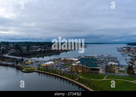 Die Uferpromenade von Olympia, Washington bei Sonnenuntergang im Dezember Stockfoto