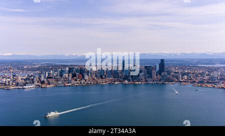 Luftaufnahme der Skyline von Seattle und Elliot Bay Stockfoto