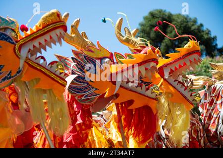 Typische chinesische Drachenpuppe bei chinesischem Neujahrsfest Stockfoto