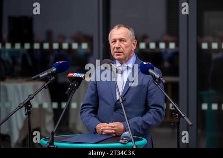 Ostrava, Tschechische Republik. Oktober 2023. Der Rektor der Technischen Universität Ostrava Vaclav Snasel spricht während der Eröffnung des neuen Gebäudes des Zentrums für Energie- und Umwelttechnologien (CEET) namens Explorer in Ostrava, Tschechische Republik, am 23. Oktober 2023. Quelle: Vladimir Prycek/CTK Photo/Alamy Live News Stockfoto