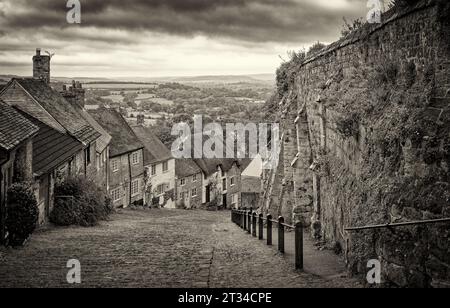 Monochrom von Gold Hill Shaftesbury Dorset England UK Stockfoto