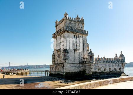 Lissabon, Portugal - Februar 2023: Blick auf den Torre de Belém. Turm von Belem - Wahrzeichen von Lissabon, Portugal Stockfoto