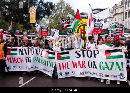 Protest-Chef marschiert bei einem Protest des Freien Palästinas in London nach der Eskalation des Konflikts in Israel und Gaza. Stoppt den Krieg gegen Gaza Stockfoto