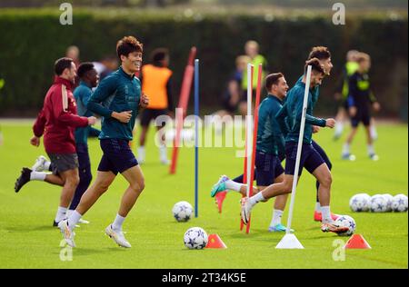 Takehiro Tomiyasu von Arsenal während eines Trainings im London Colney Training Centre, Hertfordshire. Bilddatum: Montag, 23. Oktober 2023. Stockfoto