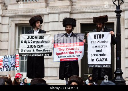 Demonstranten, die Juden bei einem Protest des Freien Palästinas in London nach der Eskalation des Konflikts in Israel und Gaza vertreten. Zionisten. Judentum Stockfoto