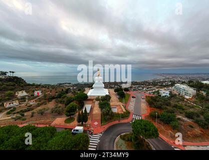 Sonnenaufgang in der Stupa der Beleuchtung in Benalmadena, Andalusien Stockfoto