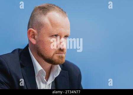 Berlin, Deutschland. Oktober 2023. Christian Leye, MDB, gründete auf einer Pressekonferenz den Verein "Buendnis Sahra Wagenknecht - for Reason and Justice", um eine neue Partei vorzubereiten. Berlin, 23. Oktober 2023. Quelle: dpa/Alamy Live News Stockfoto