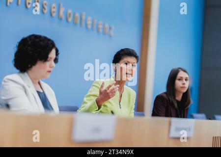 Berlin, Deutschland. Oktober 2023. Sahra Wagenknecht, MDB, gründete auf einer Pressekonferenz den Verein "Alliance Sahra Wagenknecht - for Reason and Justice", um eine neue Partei vorzubereiten. Berlin, 23. Oktober 2023. Quelle: dpa/Alamy Live News Stockfoto