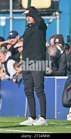 Walton Hall Park, Liverpool, Merseyside, England. Oktober 2023. Marc Skinner Manager der Manchester United Women Uhren auf dem Spiel während des Everton Women V Manchester United Women Football Club im Walton Hall Park in der Barclays Women's Super League/Women’s Super League. (Kreditbild: ©Cody Froggatt/Alamy Live News) Stockfoto