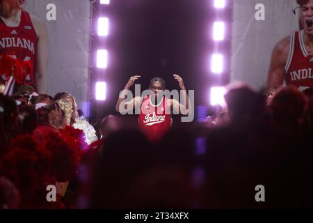 Bloomington, Usa. Oktober 2023. Anthony Walker (4), Basketballspieler der Indiana University, wird während der Hoosier-Hysterie in der Simon Skjodt Assembly Hall in Bloomington vorgestellt. (Foto: Jeremy Hogan/SOPA Images/SIPA USA) Credit: SIPA USA/Alamy Live News Stockfoto