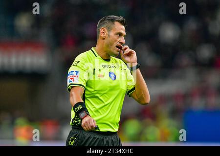 Mailand, Italien. Oktober 2023. Der Schiedsrichter Maurizio Mariani war beim Spiel der Serie A zwischen dem AC Milan und Juventus in San Siro in Mailand zu sehen. (Foto: Gonzales Photo/Alamy Live News Stockfoto