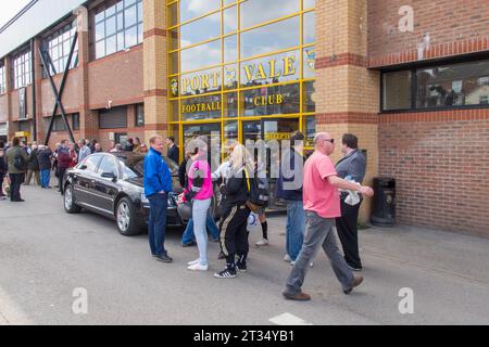 Vor dem Fußballplatz von Port Vale Stockfoto