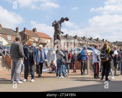 Roy Sproson Statue vor dem Fußballplatz von Port Vale Stockfoto