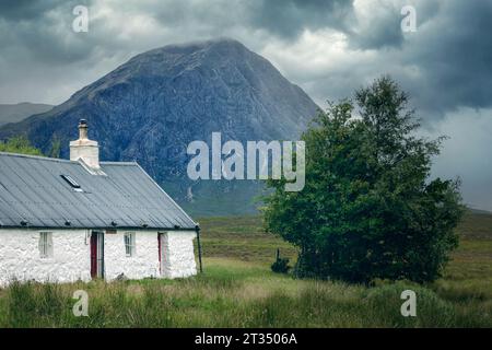 Black Rock Cottage ist ein Cottage im Herzen von Glencoe, Scottish Highlands. Stockfoto