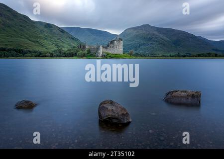 Kilchurn Castle befindet sich auf einer kleinen Insel in Loch Awe, Scottish Highlands. Stockfoto