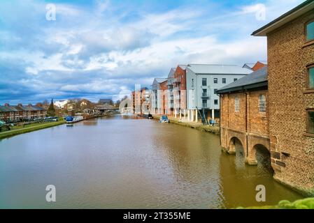 Blick nach Norden über telfords Becken bei Telfords Warehouse. Shropshire Union Canal. Von der Raymond Street Bridge. Chester, England, Großbritannien Stockfoto