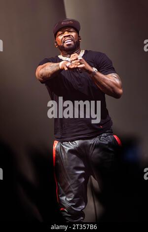 Mailand, Italien. Oktober 2023. Der US-amerikanische Rapper und Schauspieler Curtis James Jackson III., bekannt als 50 CENT, tritt live auf der Bühne des Mediolanum Forum während der „Final Lap Tour“ auf. Vermerk: Rodolfo Sassano/Alamy Live News Stockfoto