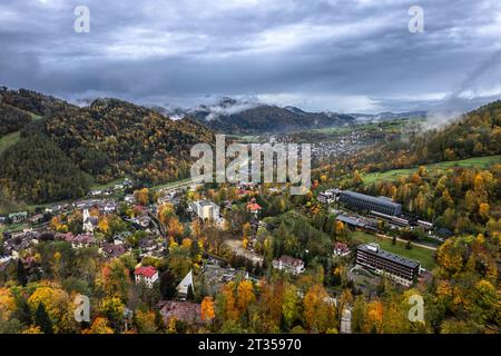 Szczawnica ist eine Kurstadt in Polen, an der Grenze der Gebirgszüge Pieniny und Beskid Sądecki. Dunajec River, der bezaubernde Grajcarek Bach, Aeri Stockfoto