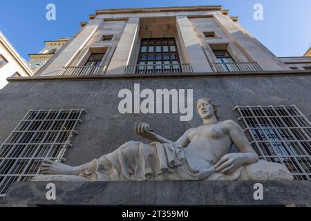 TURIN (TURIN), ITALIEN, 25. MÄRZ 2023 - Blick auf den Dora-Brunnen in der Nähe des Platzes San Carlo im Zentrum von Turin, Italien Stockfoto