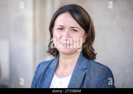 Anja Siegesmund, Praesidentin des 39. Deutsche Evangelische Kirchentages in Hannover, aufgenommen am 23.10.2023 in Hannover. Die fruehere thueringische Umweltministerin Anja Siegesmund Gruene loest in diesem Ehrenamt den CDU-Politiker Thomas de Maiziere ab, der 38. Protestantische Laientreffen im vergangenen Juni in Nürnberg mit rund 70,000 Teilnehmenden geleitet hatte. Siegesmund gehoert seit Oktober 2021 zum Praesidium des Kirchentages. Der naechste Kirchentag wird vom 30. April bis zum 4. Mai 2025 in Hannover stattfinden. Siehe epd-Meldung vom 23,102023 NUR REDAKTIONELLE VERWENDUNG *** Anja Si Stockfoto