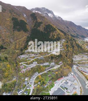 Odda ist eine Stadt in der Gemeinde Ullensvang im Verwaltungsbezirk Vestland im Bezirk Hardanger, Norwegen Stockfoto