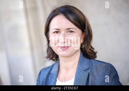 Anja Siegesmund, Praesidentin des 39. Deutsche Evangelische Kirchentages in Hannover, aufgenommen am 23.10.2023 in Hannover. Die fruehere thueringische Umweltministerin Anja Siegesmund Gruene loest in diesem Ehrenamt den CDU-Politiker Thomas de Maiziere ab, der 38. Protestantische Laientreffen im vergangenen Juni in Nürnberg mit rund 70,000 Teilnehmenden geleitet hatte. Siegesmund gehoert seit Oktober 2021 zum Praesidium des Kirchentages. Der naechste Kirchentag wird vom 30. April bis zum 4. Mai 2025 in Hannover stattfinden. Siehe epd-Meldung vom 23,102023 NUR REDAKTIONELLE VERWENDUNG *** Anja Si Stockfoto