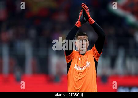 Mailand, Italien. Oktober 2023. Wojciech Szczesny von Juventus FC Gesten während des Fußballspiels der Serie A zwischen AC Milan und Juventus FC im Stadio Giuseppe Meazza am 22. Oktober 2023 in Mailand. Quelle: Marco Canoniero/Alamy Live News Stockfoto