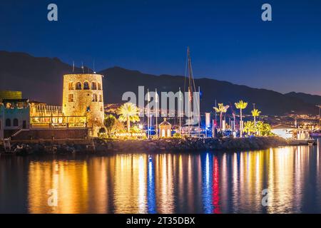 Das berühmte Puerto Banus in der Nähe von Marbella Dawn View, Andalusien Region von Spanien Stockfoto