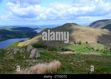 Die Wainwright Hallin fiel aus dem Gipfel des Schneereglers nahe Sandwick im Lake District National Park, Cumbria, England. Stockfoto