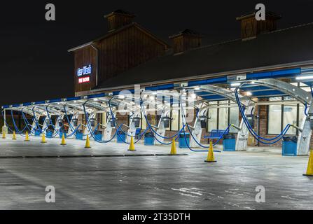 Außenansicht der Waschanlage bei Nacht, Dallas, Texas, USA Stockfoto