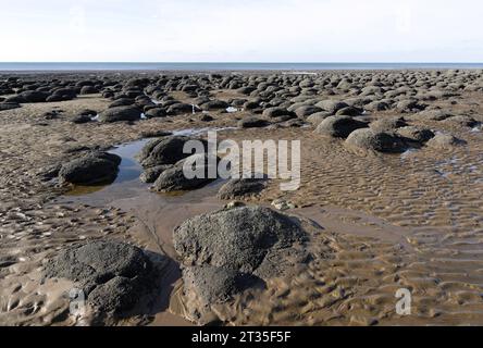 Rot-weiß gestreifte Klippen (Karstein und Kreide) in hunstanton, norfolk Stockfoto