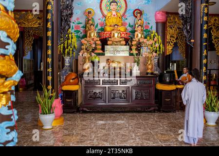 Hà Tiên, Vietnam. August 2014. Der buddhistische Tempel SAC Tu Tam Bao Tu in Hà Tiên, Provinz Kiên Giang im Mekong-Delta in Südvietnam. Stockfoto