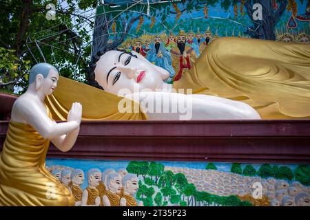 Hà Tiên, Vietnam. August 2014. Der buddhistische Tempel SAC Tu Tam Bao Tu in Hà Tiên, Provinz Kiên Giang im Mekong-Delta in Südvietnam. Stockfoto