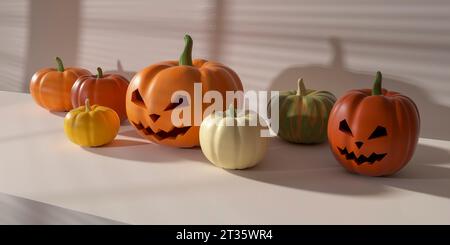 Plastikkürbisse und Windlichter, die auf weißer Oberfläche liegen Stockfoto