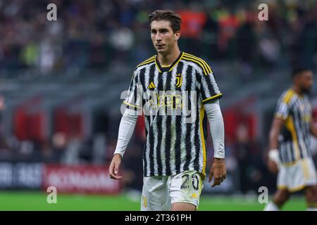 Mailand, Italien. Oktober 2023. Fabio Miretti von Juventus FC sieht beim Fußball-Spiel der Serie A 2023/24 zwischen dem AC Milan und Juventus FC im San Siro Stadium, Mailand, Italien am 22. Oktober 2023 an. Credit: Independent Photo Agency/Alamy Live News Stockfoto