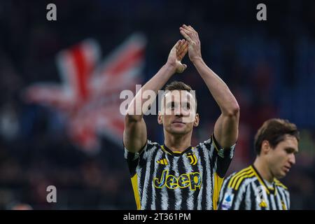 Mailand, Italien. Oktober 2023. Arkadiusz Milik von Juventus FC feiert den Sieg am Ende des Spiels während des Fußballspiels der Serie A 2023/24 zwischen dem AC Milan und Juventus FC im San Siro Stadium, Mailand, Italien am 22. Oktober 2023 Stockfoto