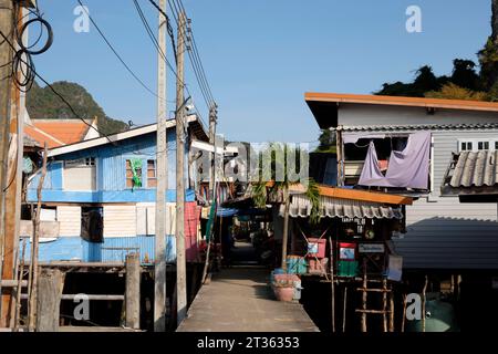 Häuser auf Koh Panyee Fischerdorf auf Stelzen - Phang Nga Bay - Thailand, Dezember 2022 *** Häuser auf Koh Panyee Fischerdorf auf Stelzen Phang Nga Bay Thailand, Dezember 2022 Stockfoto