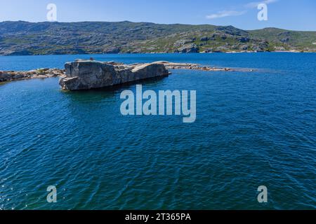 Lagoa Comprida (langer See) ist der größte See des Naturparks Serra da Estrela in Portugal. Stockfoto