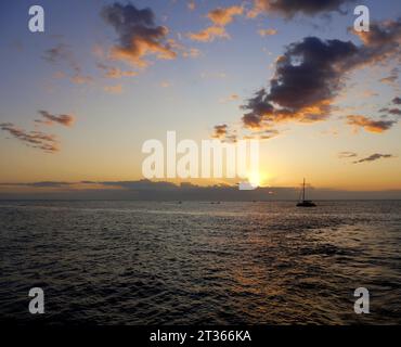 Der Sonnenuntergang über dem Indischen Ozean auf der Insel Reunion Stockfoto