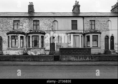 Viktorianische Reihenhäuser mit Rissen in der St Ann's Well Road während der Slumräumung und des Abbruchs von viktorianischem St Ann's, Nottingham. 1969-1972 Stockfoto