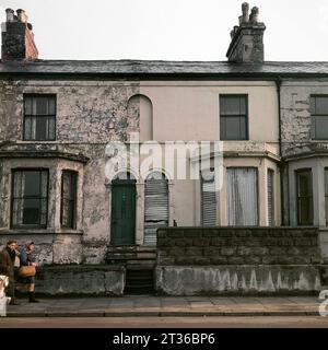 Viktorianische Reihenhäuser mit Rissen machen die St Ann's Well Road während der Slumräumung und des Abbruchs von viktorianischem St Ann's, Nottingham. 1969-1972 Stockfoto